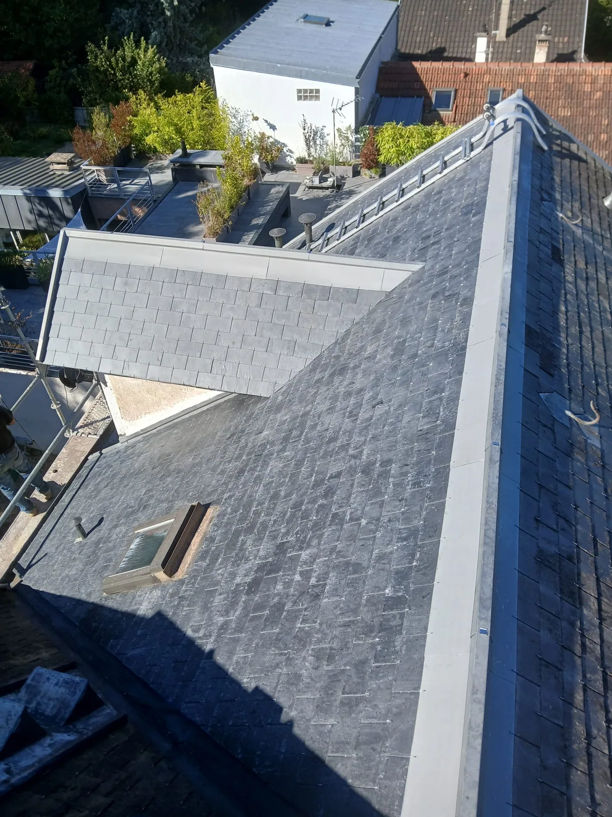 Lucarne d'ardoise remontée au dessin d'origine
