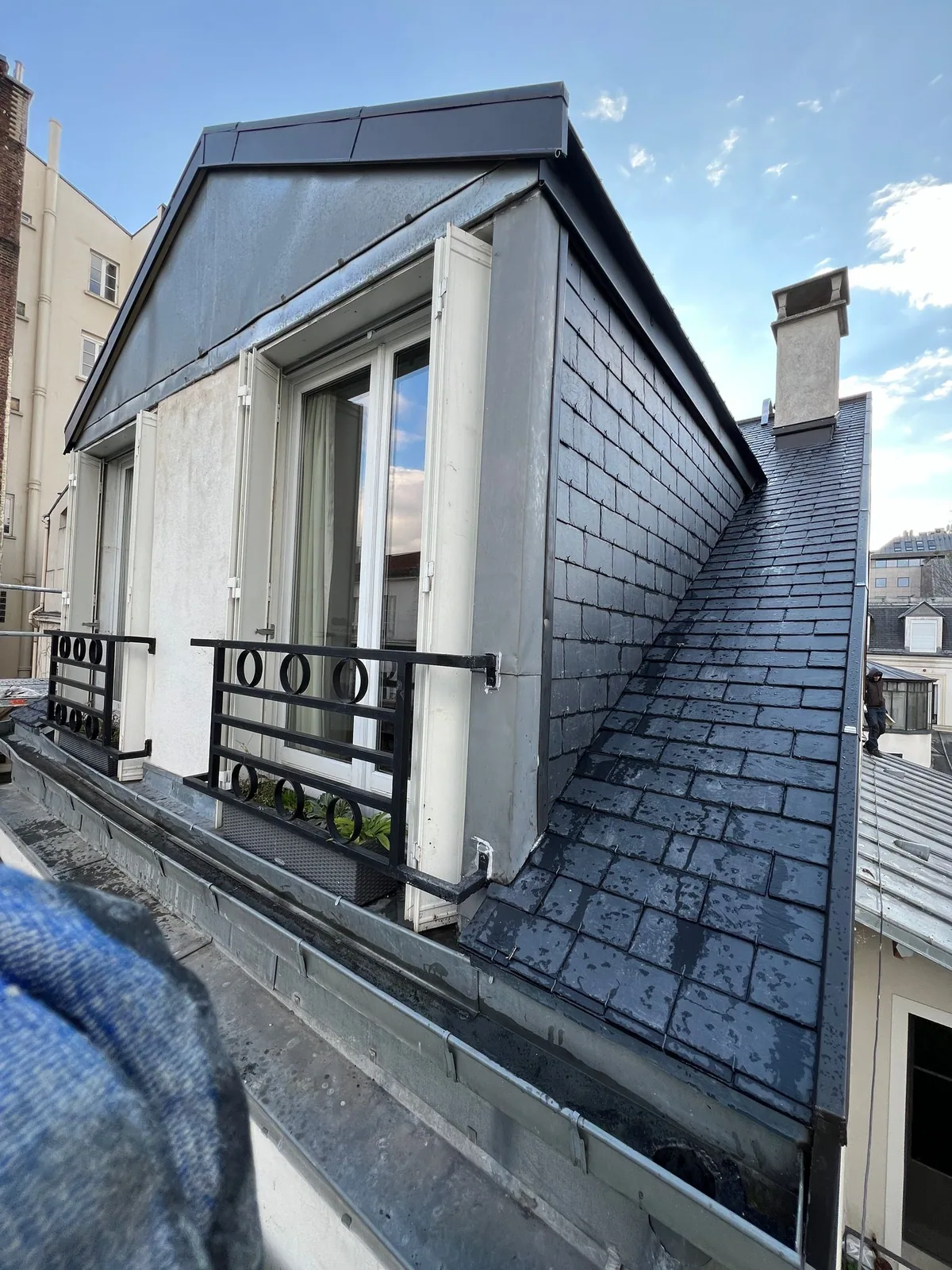 Ardoise posée au crochet sur une maison réginaburgienne